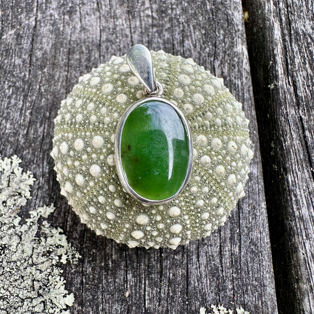 sterling silver small oval NZ greenstone pendant