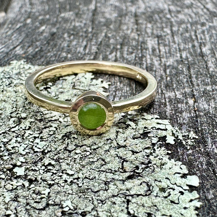 Fine 9 carat gold pounamu ring