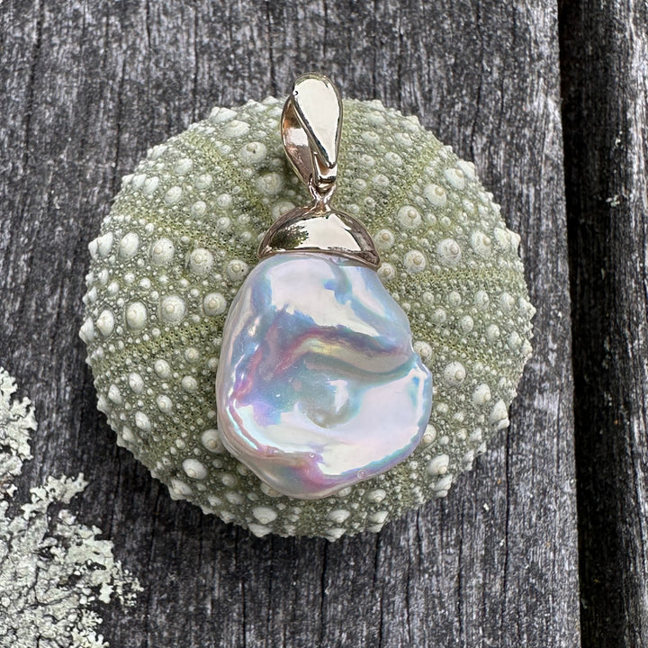 Biwa pearl pendant