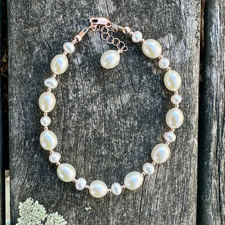 White freshwater pearl bracelet