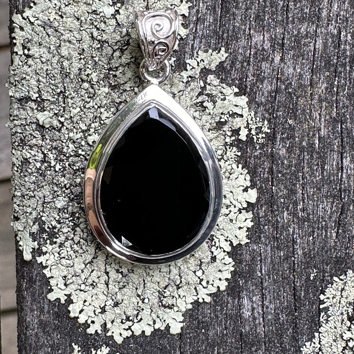 Black onyx pendant