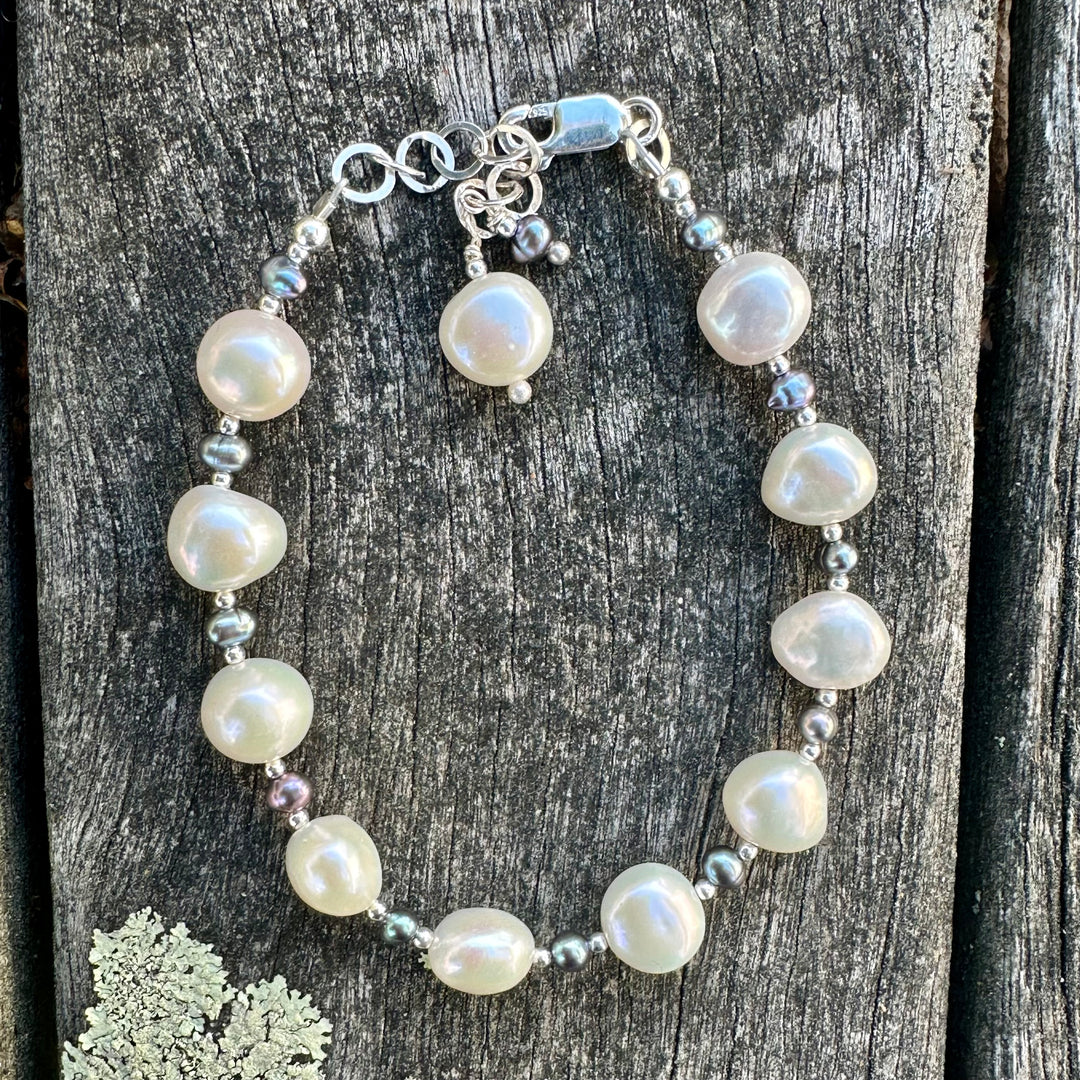 White & peacock freshwater pearl bracelet