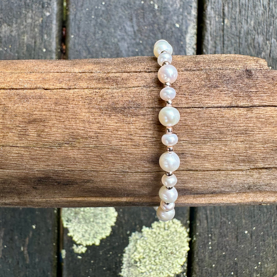 White freshwater pearl bracelet