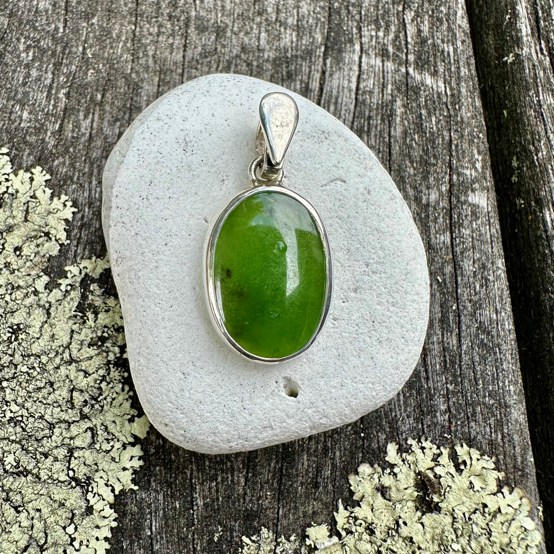 sterling silver small oval NZ greenstone pendant