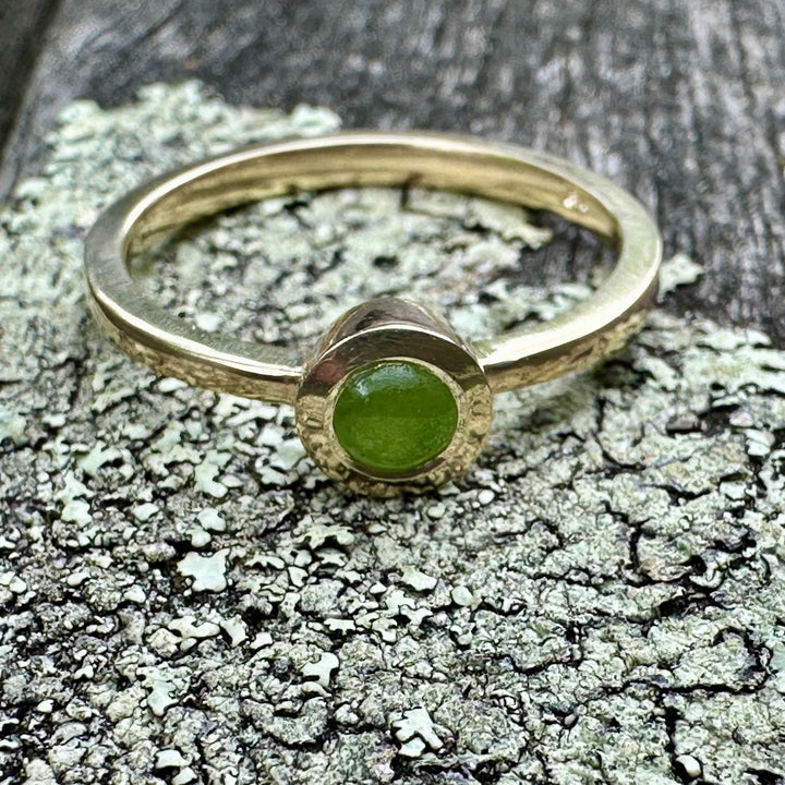 Fine 9 carat gold pounamu ring