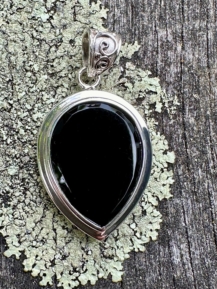 Black onyx pendant