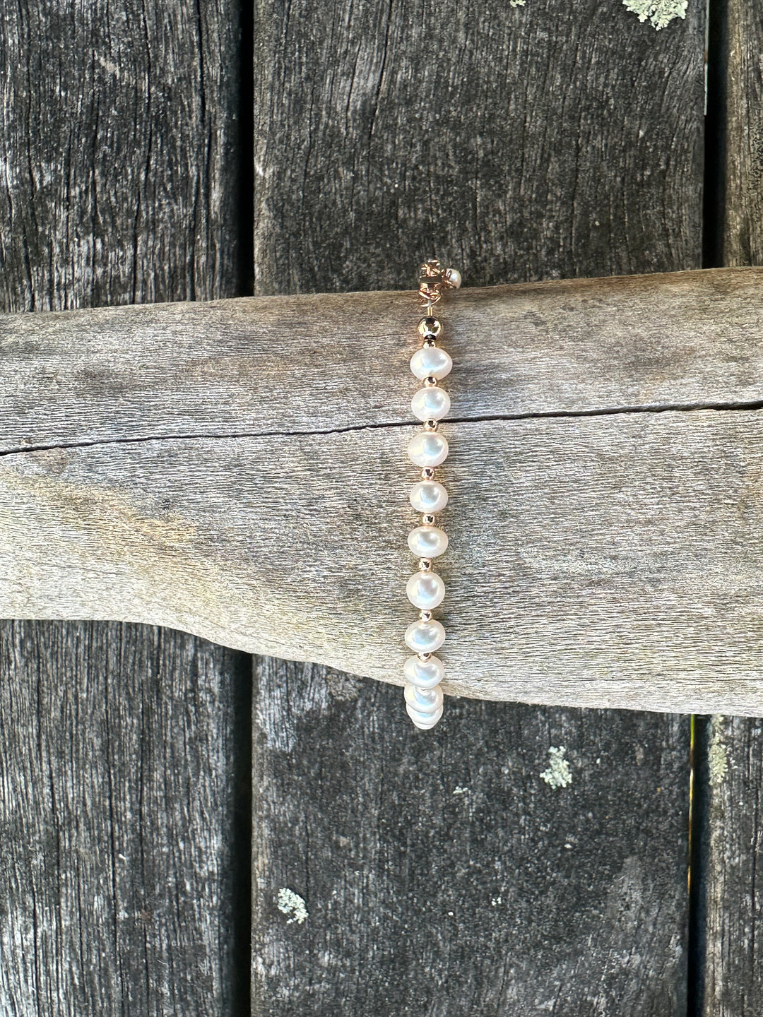 White freshwater pearl bracelet