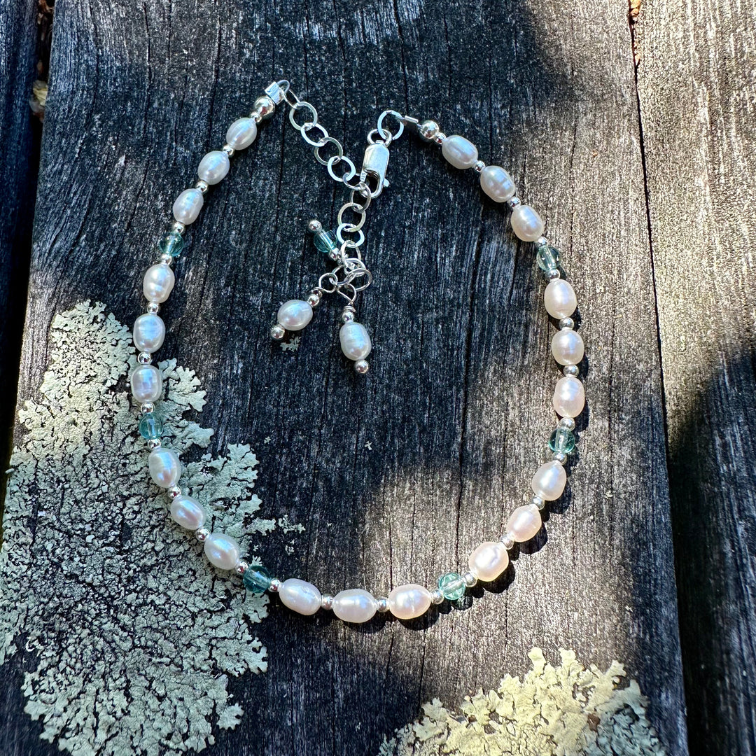 White freshwater pearl and apatite bracelet