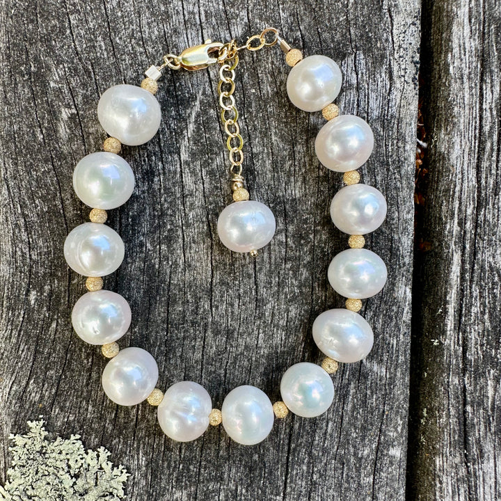 White freshwater pearl bracelet