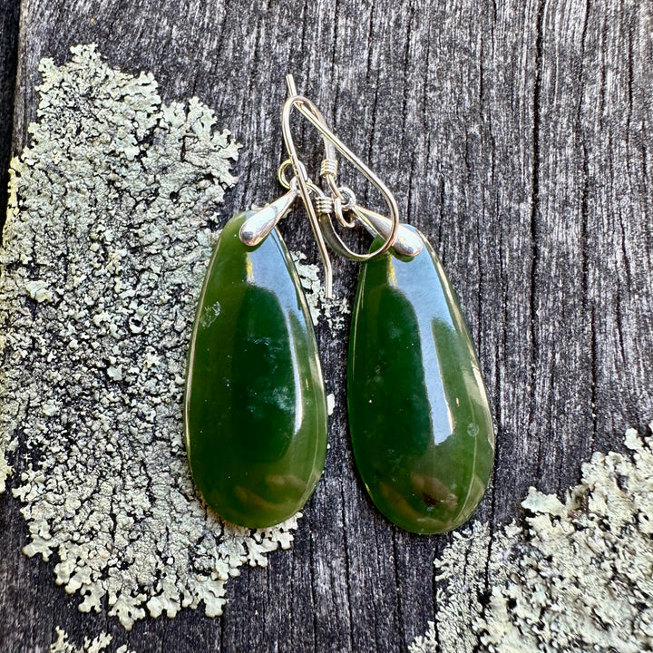 Small kawa kawa greenstone earrings