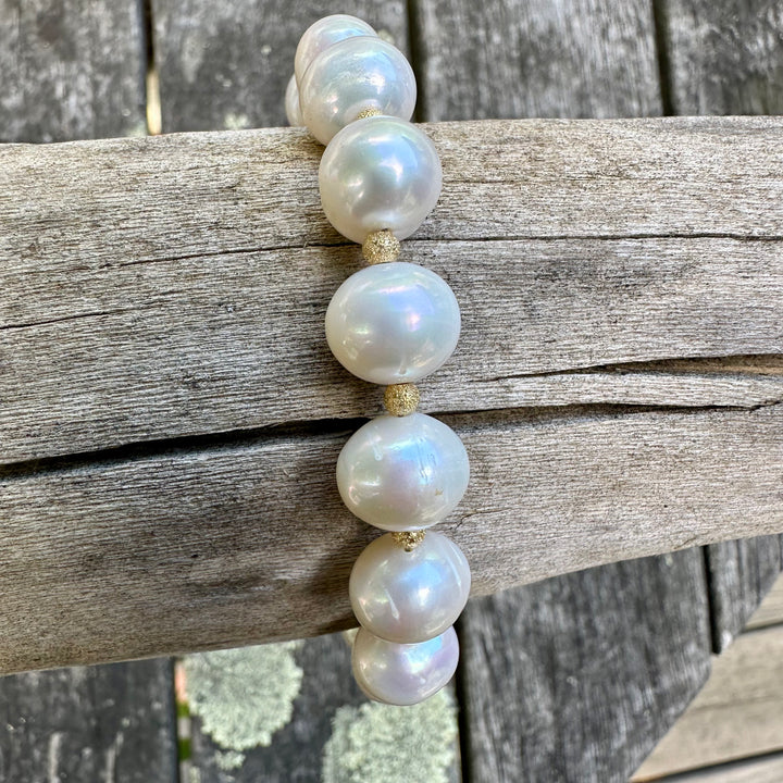 White freshwater pearl bracelet