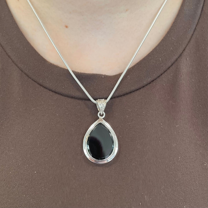 Black onyx pendant