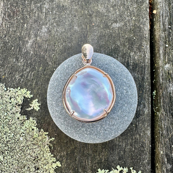 Contemporary pink freshwater pearl pendant