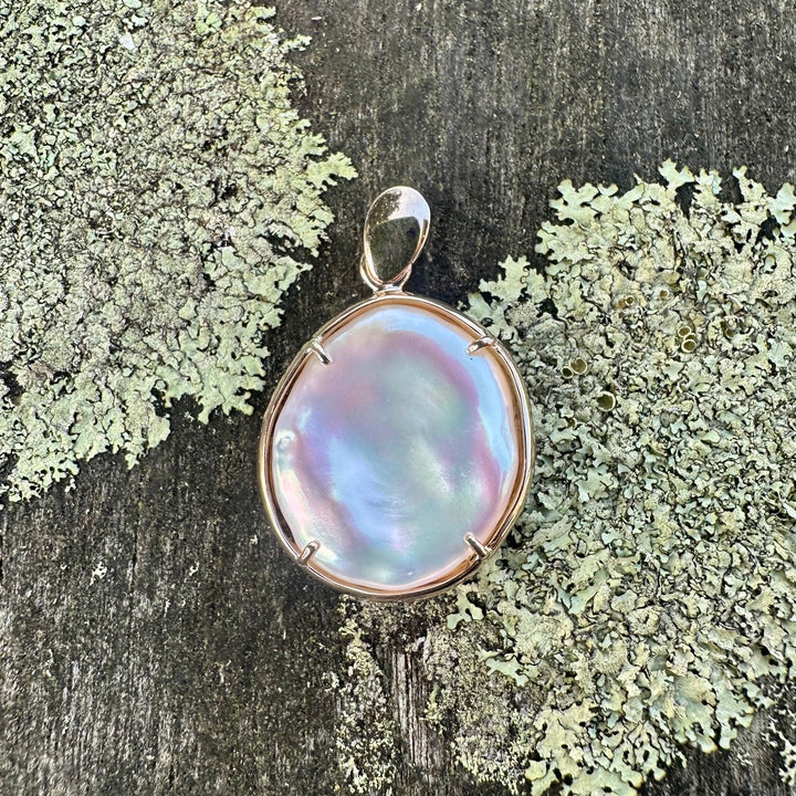 Contemporary pink freshwater pearl pendant