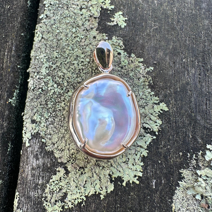 Contemporary pink freshwater pearl pendant