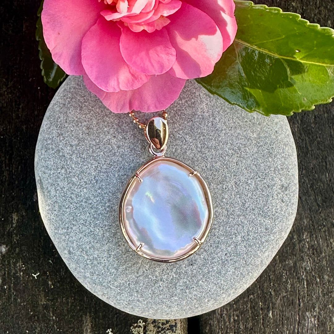 Contemporary pink freshwater pearl pendant
