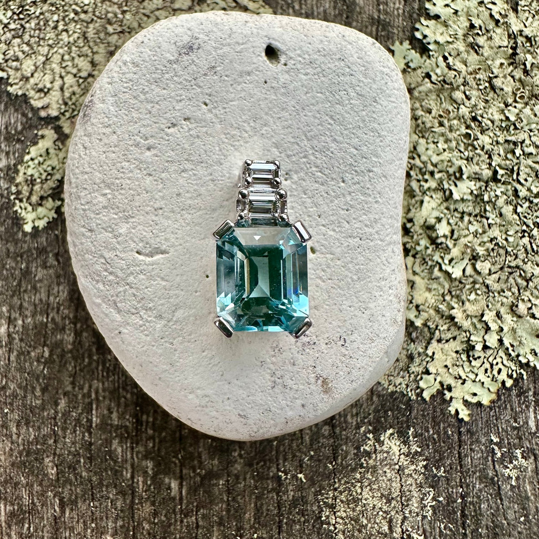 2.69ct aquamarine emerald cut pendant