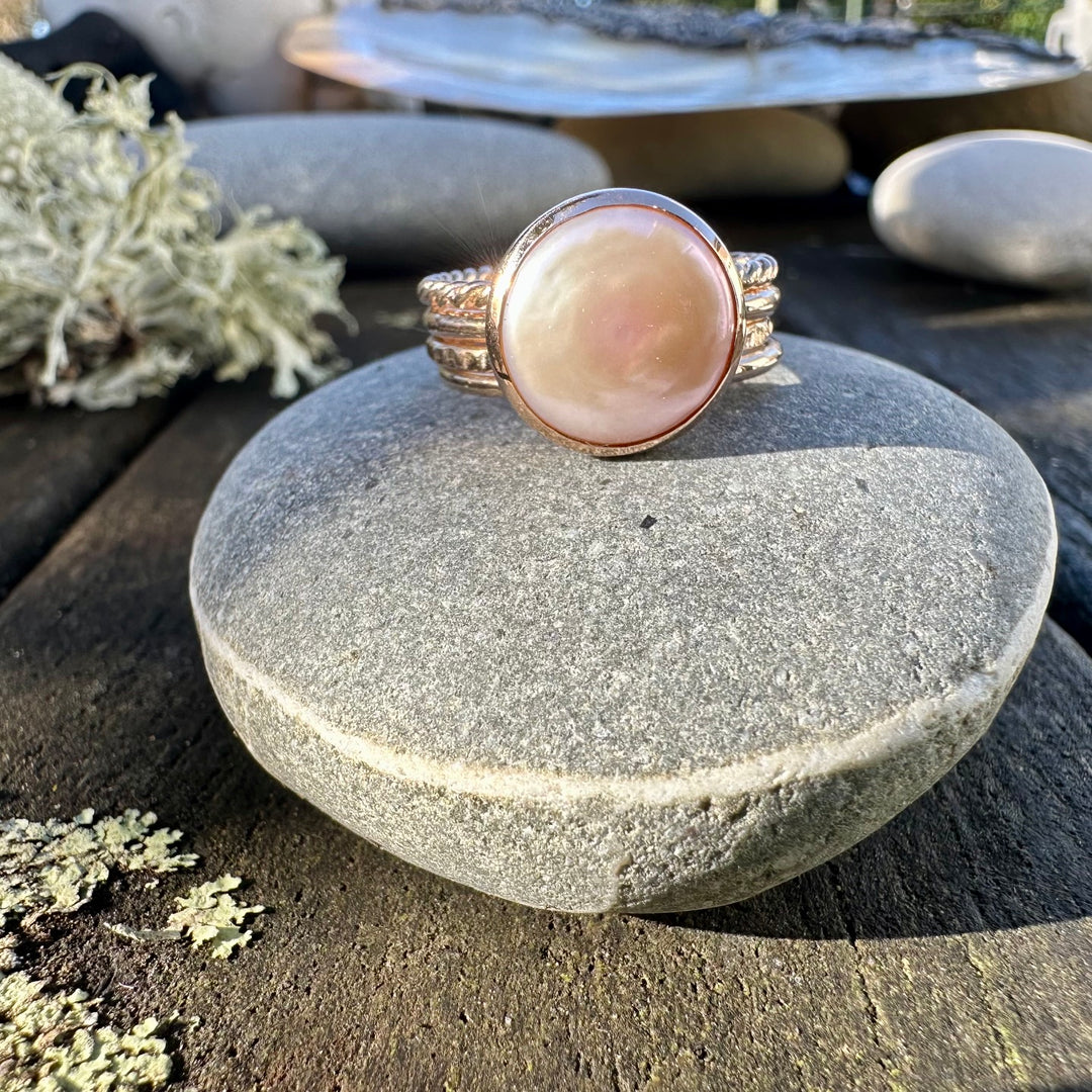Pink freshwater pearl fine unity ring