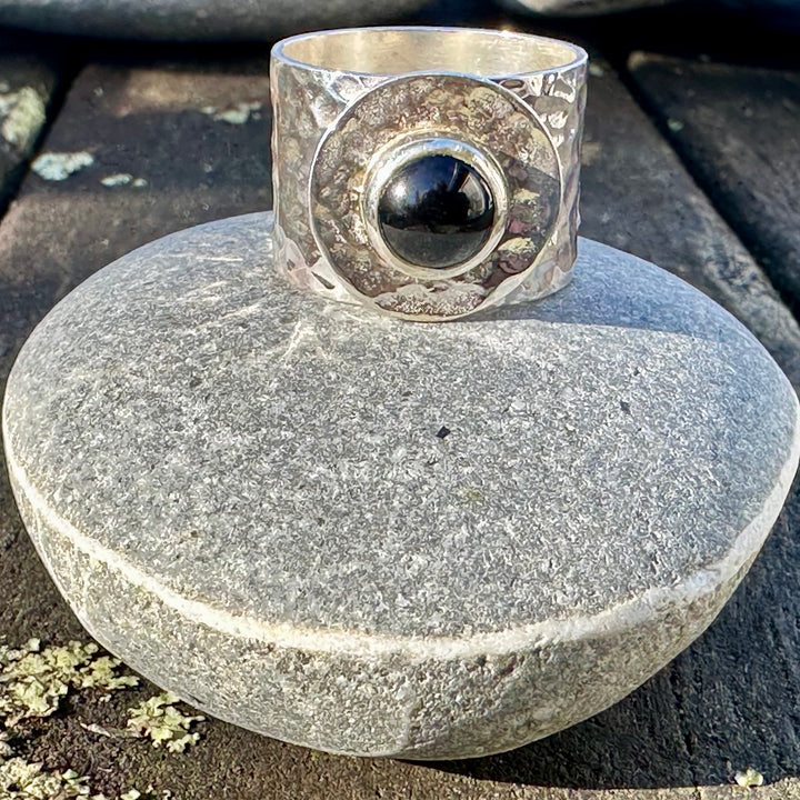 Black onyx in a hammered band