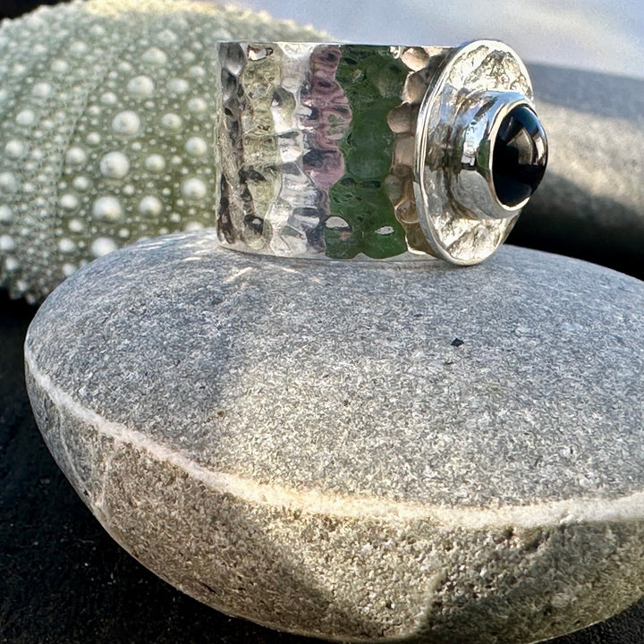 Black onyx in a hammered band
