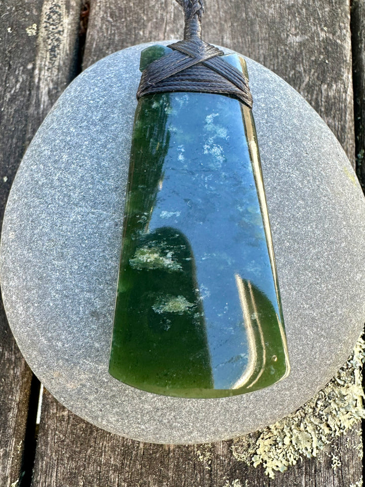 Large dark NZ greenstone toki