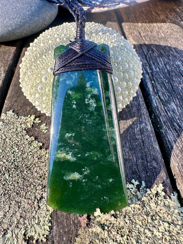 Large dark NZ greenstone toki