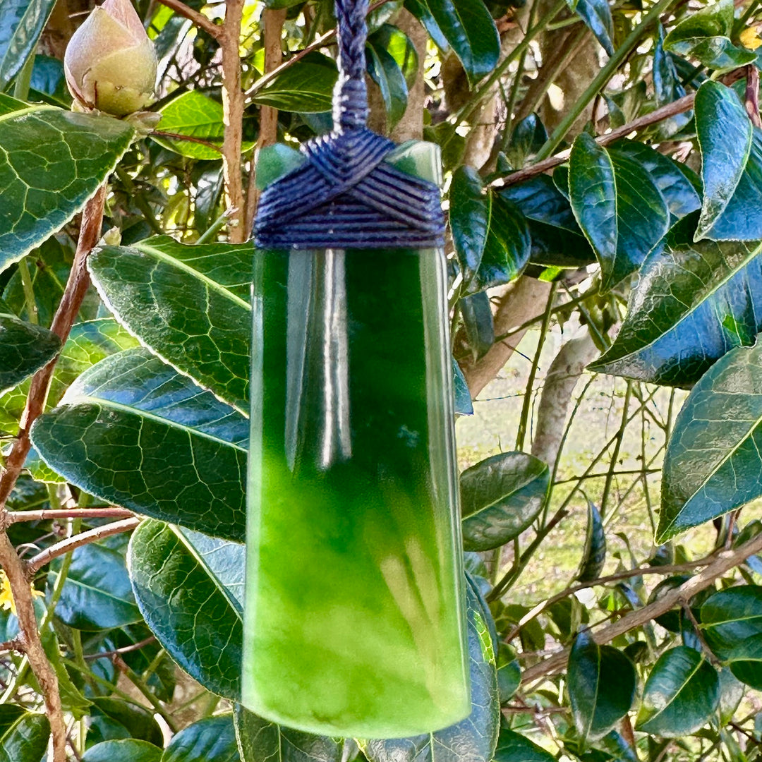 large translucent NZ greenstone toki