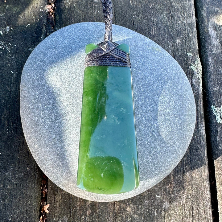 large translucent NZ greenstone toki