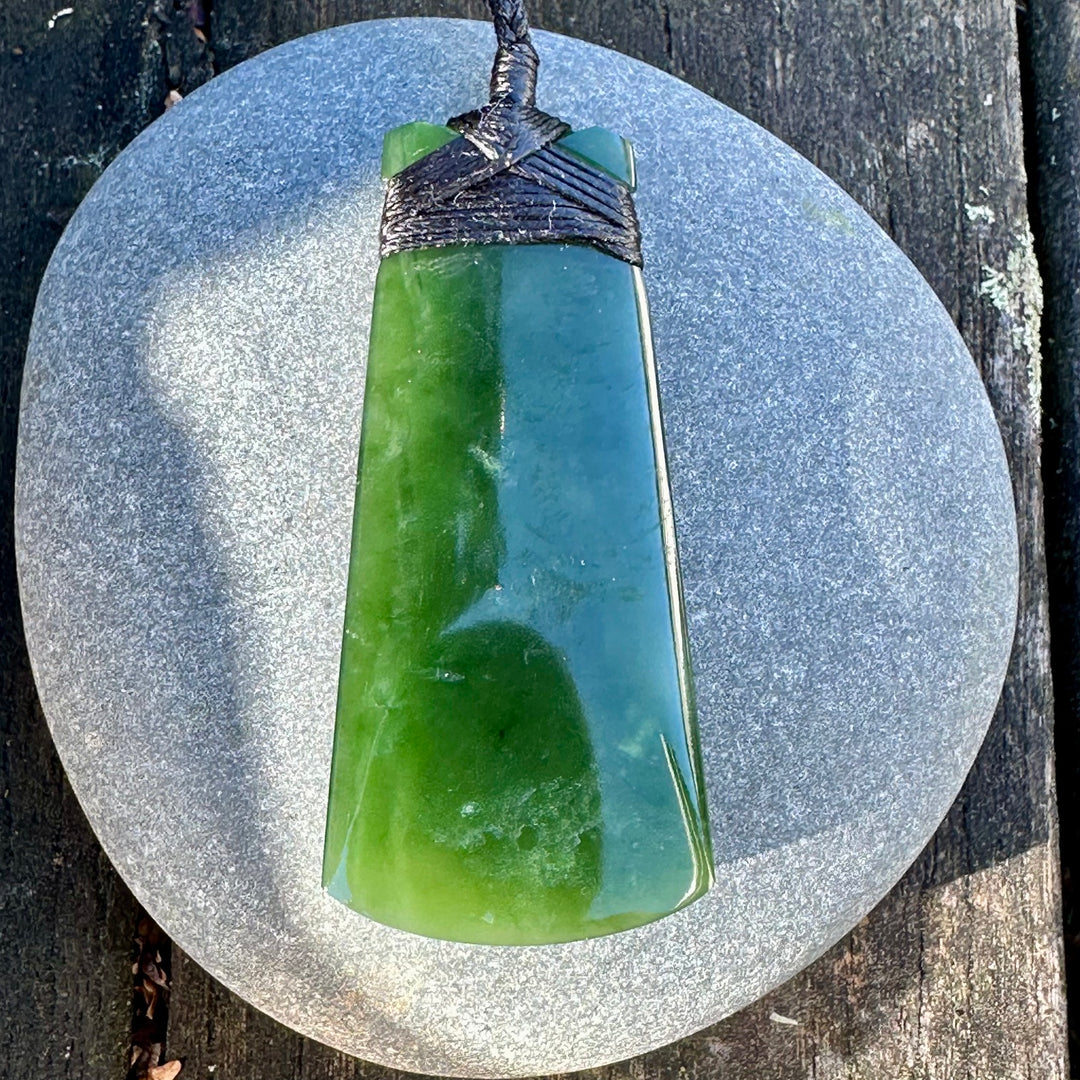 large translucent NZ greenstone toki