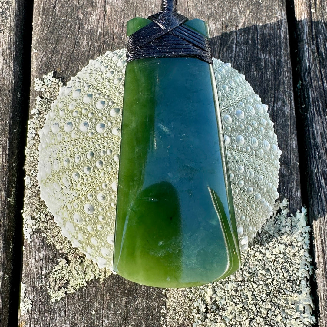 large dark NZ greenstone toki