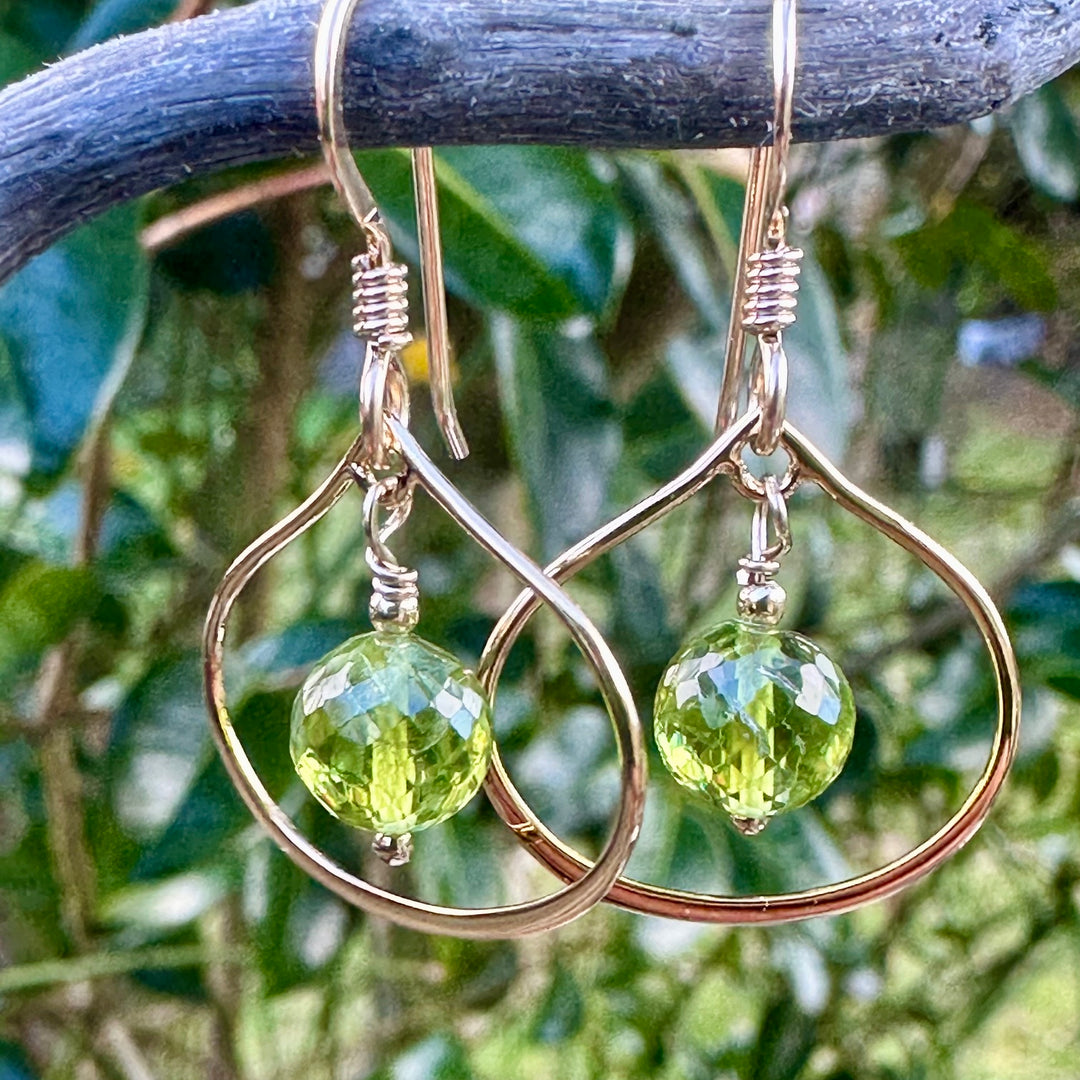 Faceted peridot in yellow gold fill arabesque fittings