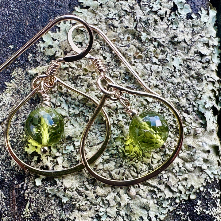 Faceted peridot in yellow gold fill arabesque fittings