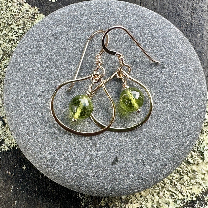 Faceted peridot in yellow gold fill arabesque fittings