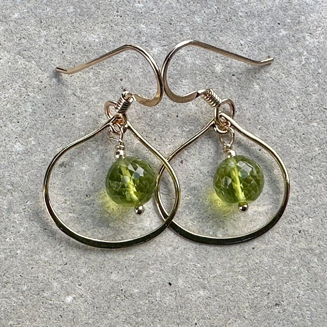 Faceted peridot in yellow gold fill arabesque fittings
