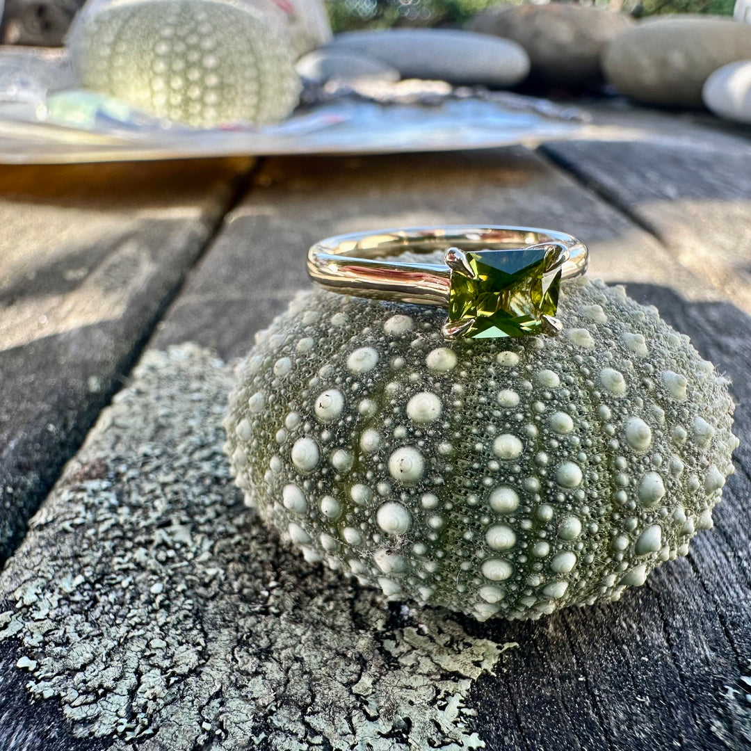 .87ct peridot ring