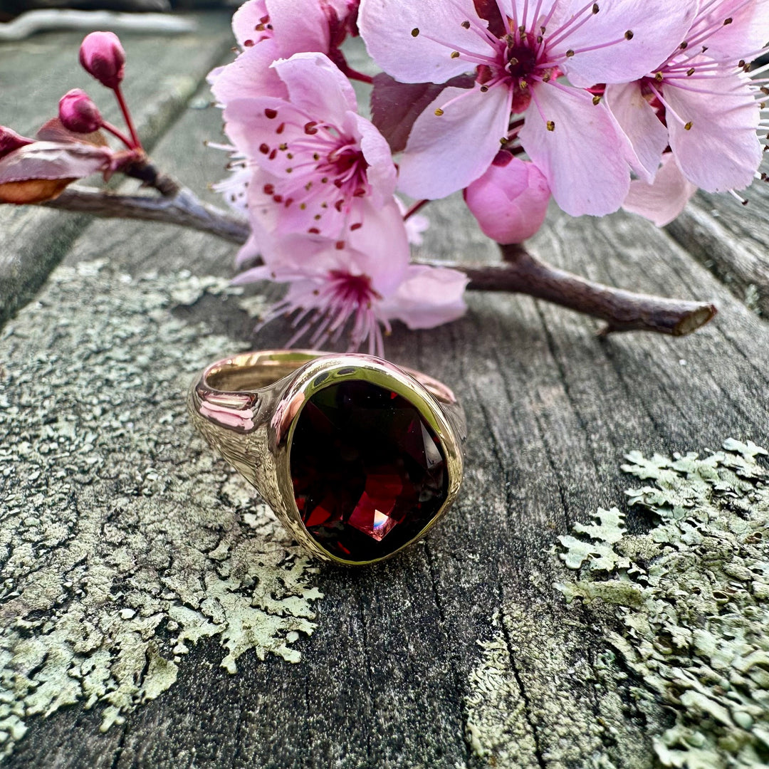 5.92ct rhodolite garnet signet ring