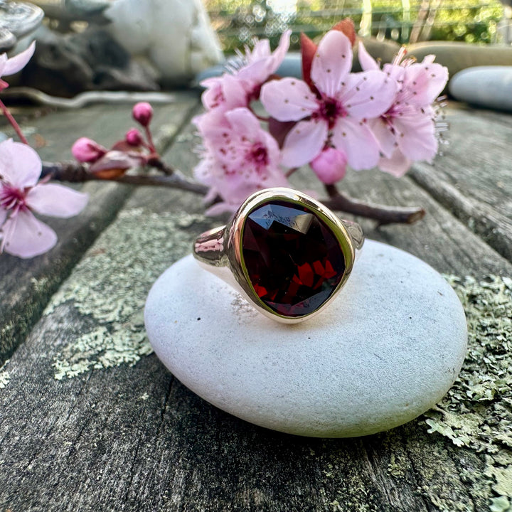 5.92ct rhodolite garnet signet ring