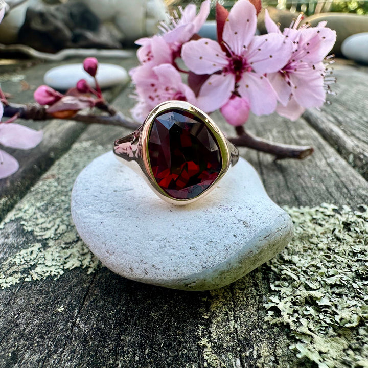5.92ct rhodolite garnet signet ring
