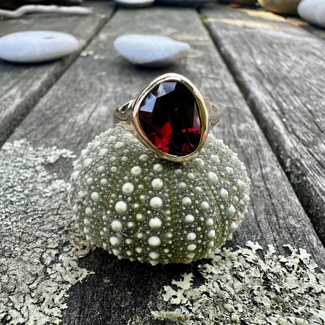 5.92ct rhodolite garnet signet ring