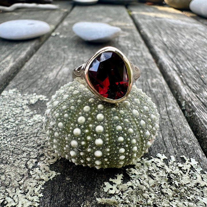 5.92ct rhodolite garnet signet ring
