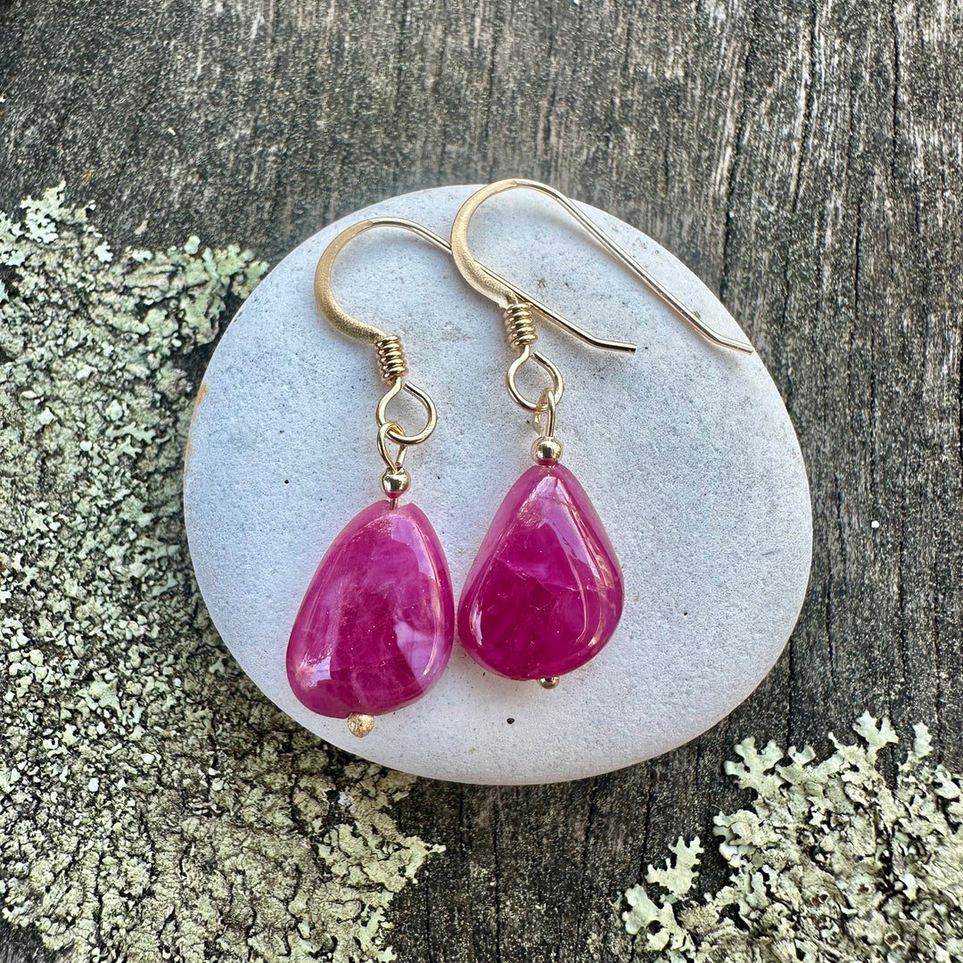 Indian ruby earrings in 14ct yellow gold