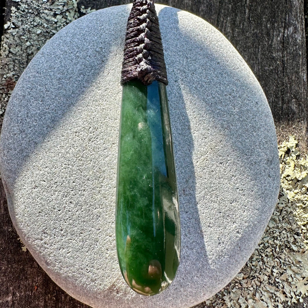 Small dark roimata