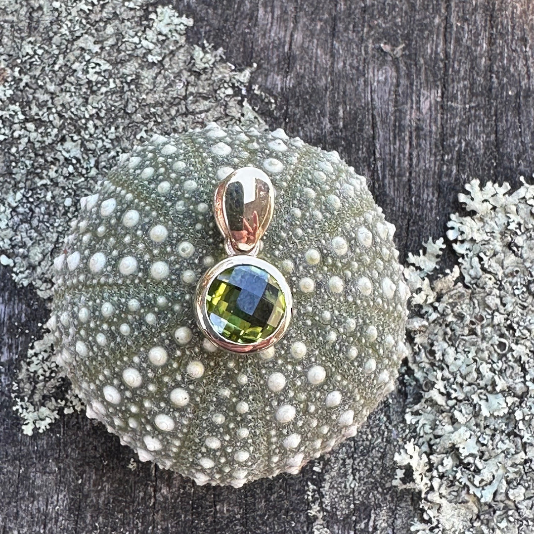 Cushion cut peridot pendant