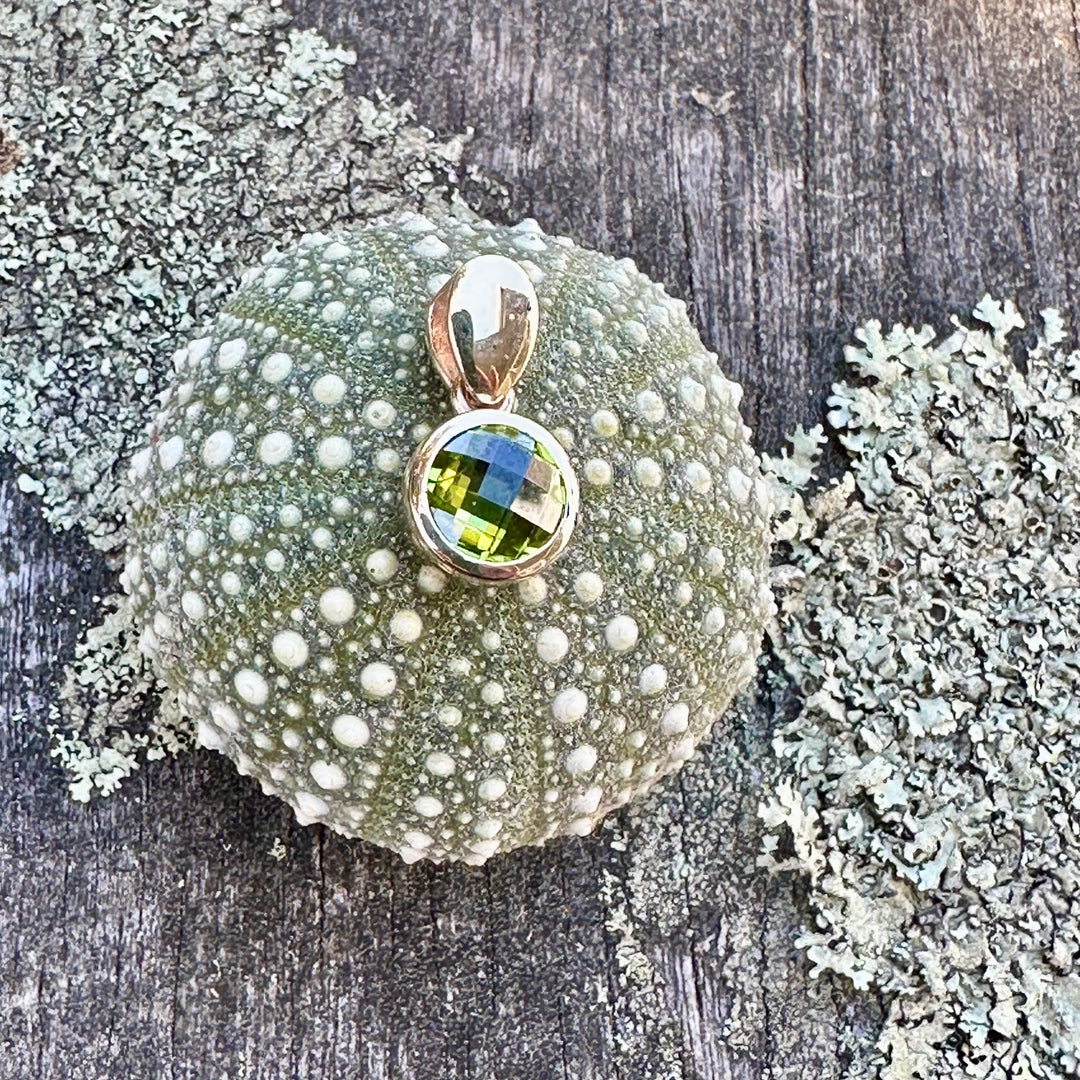 Cushion cut peridot pendant