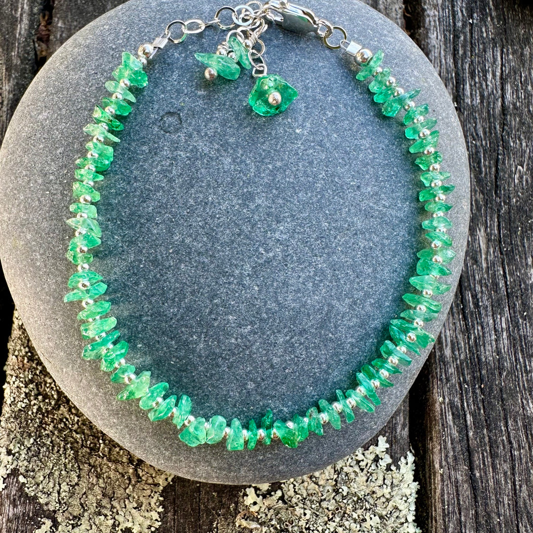 Brazilian emerald chip bracelet