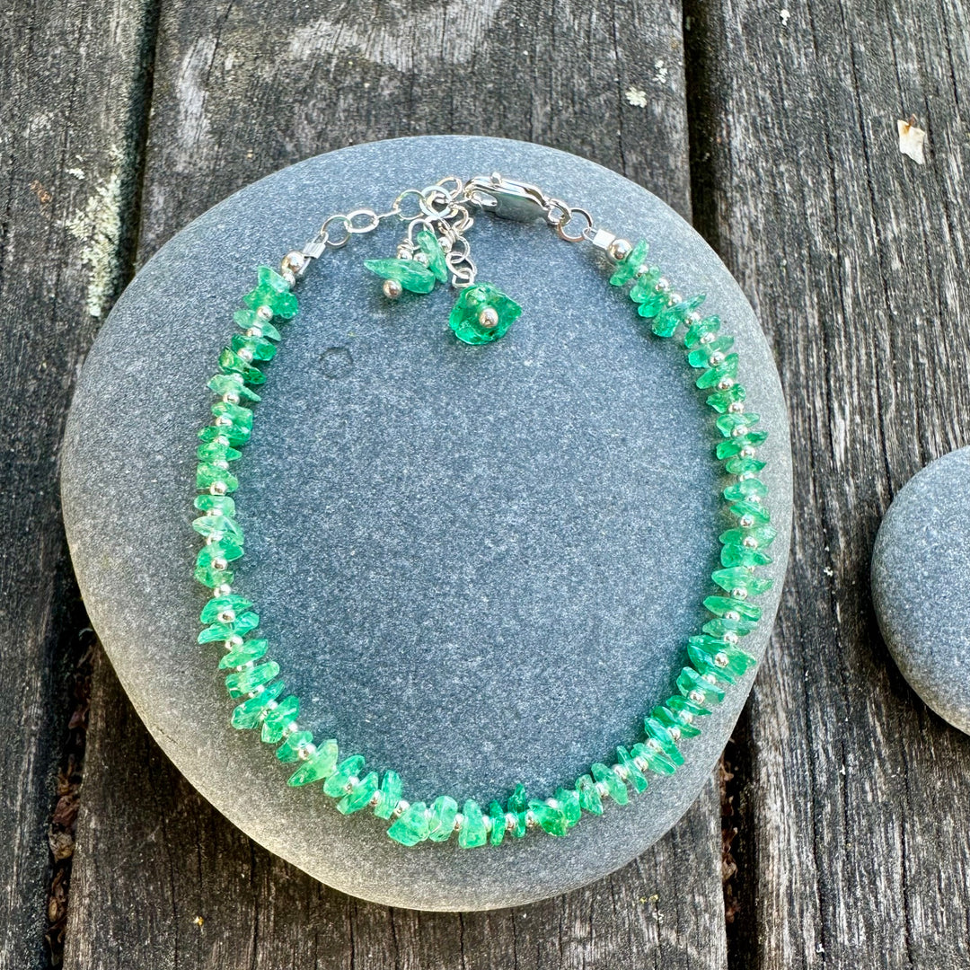 Brazilian emerald chip bracelet