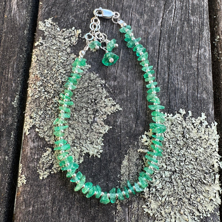 Brazilian emerald chip bracelet