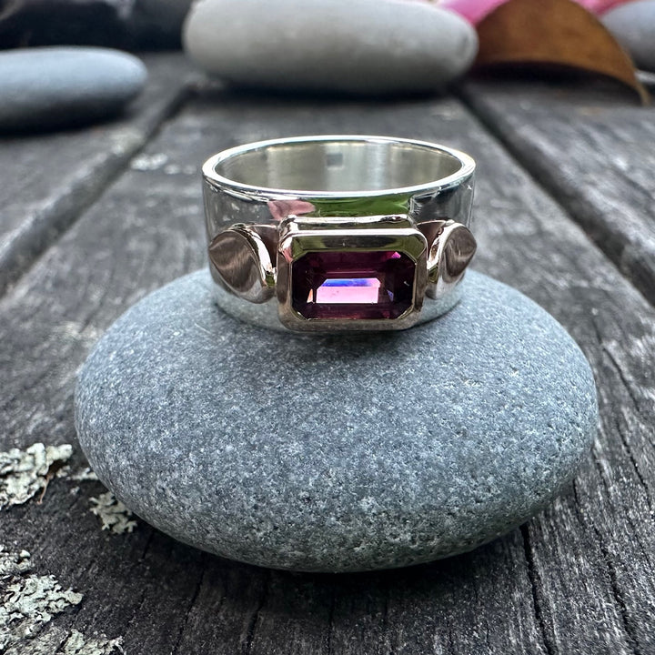 Rhodolite garnet Amore ring