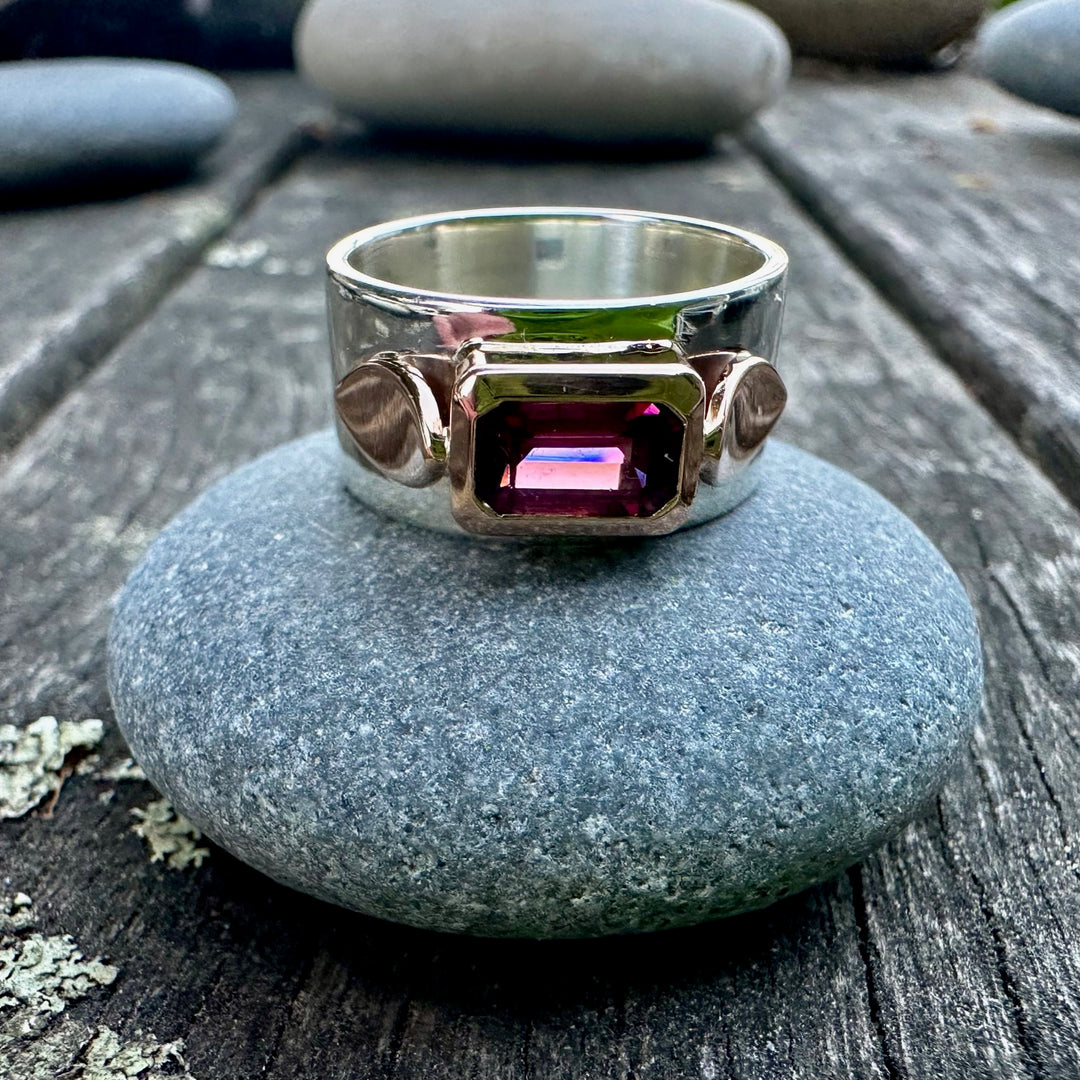 Rhodolite garnet Amore ring