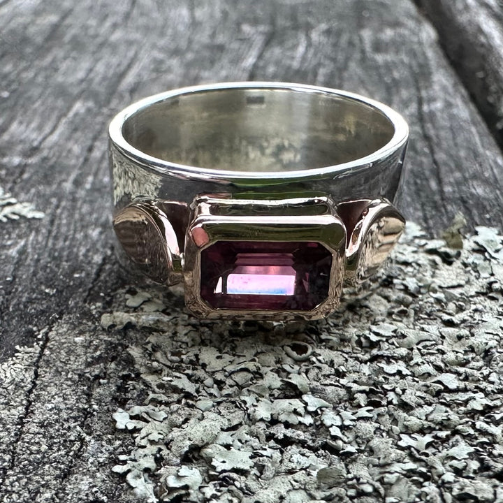 Rhodolite garnet Amore ring